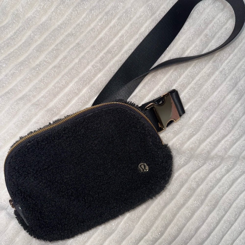 lululemon athletica Black Sherpa (Fleece) Everywhere Belt Bag